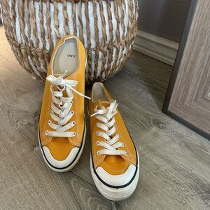 Woman Yellow sneakers, used twice in “new-like” condition